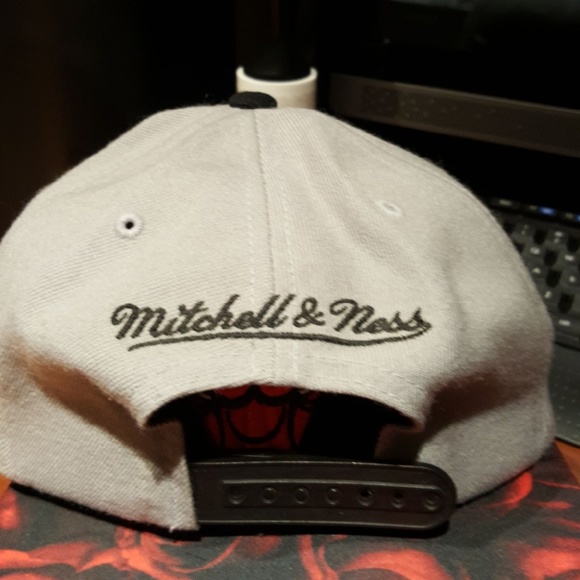 ⛔SOLD⛔ 2 Chicago Bulls Snap Back Hats - Picture 6 of 6